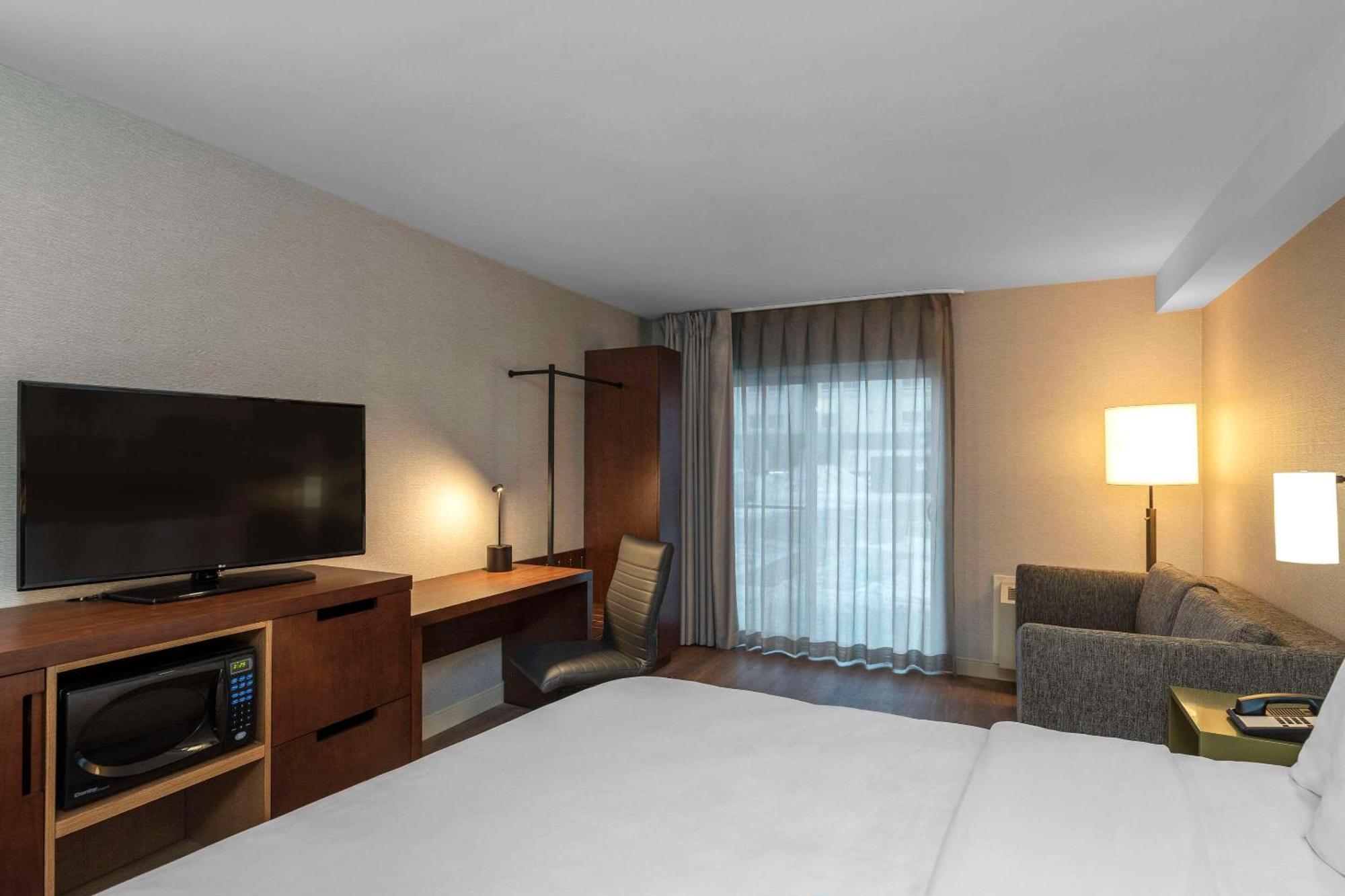 Comfort Inn Фредериктон Экстерьер фото