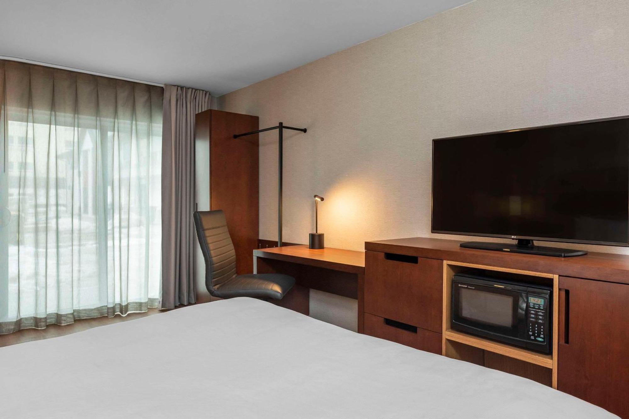 Comfort Inn Фредериктон Экстерьер фото