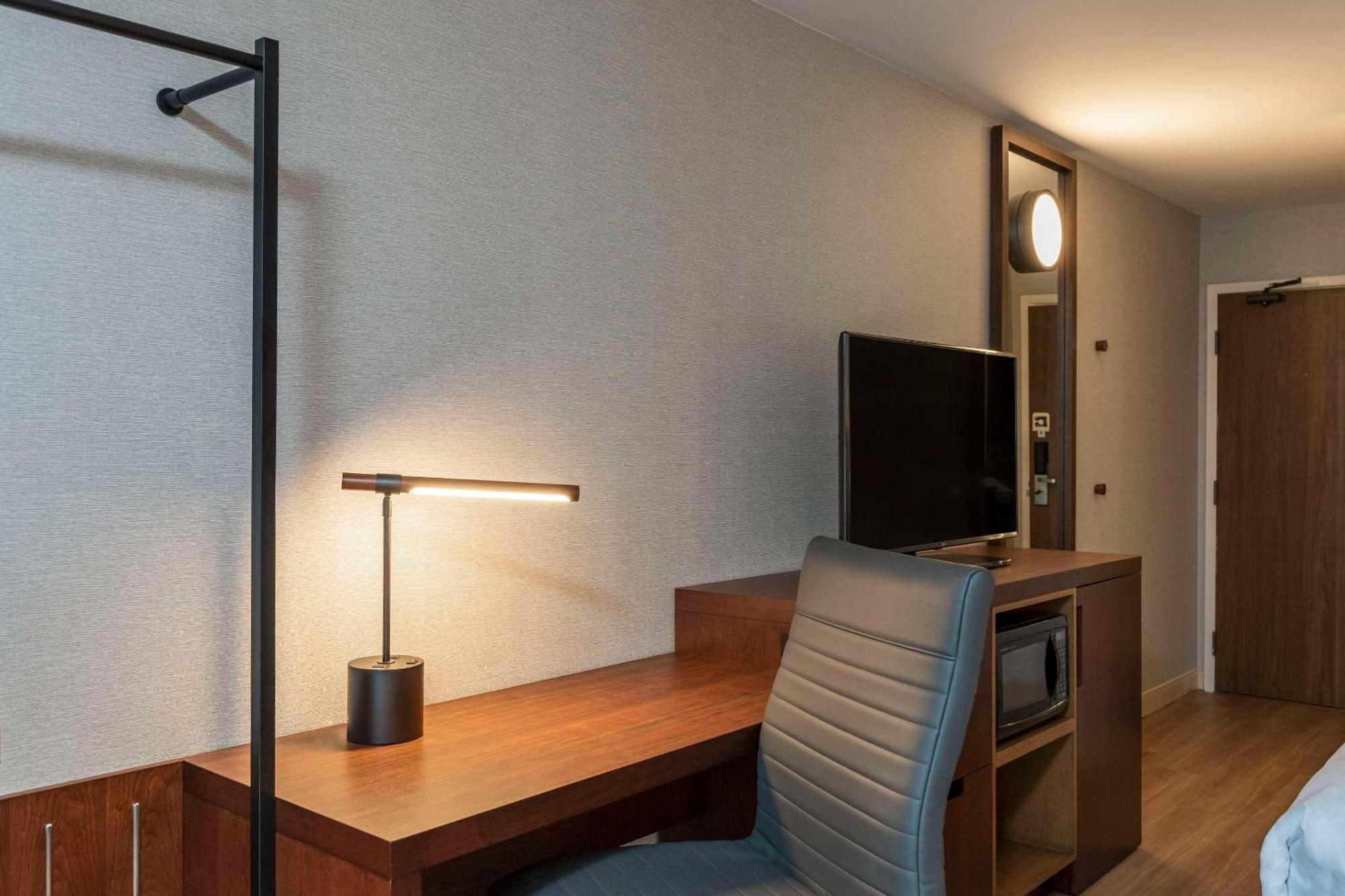 Comfort Inn Фредериктон Экстерьер фото