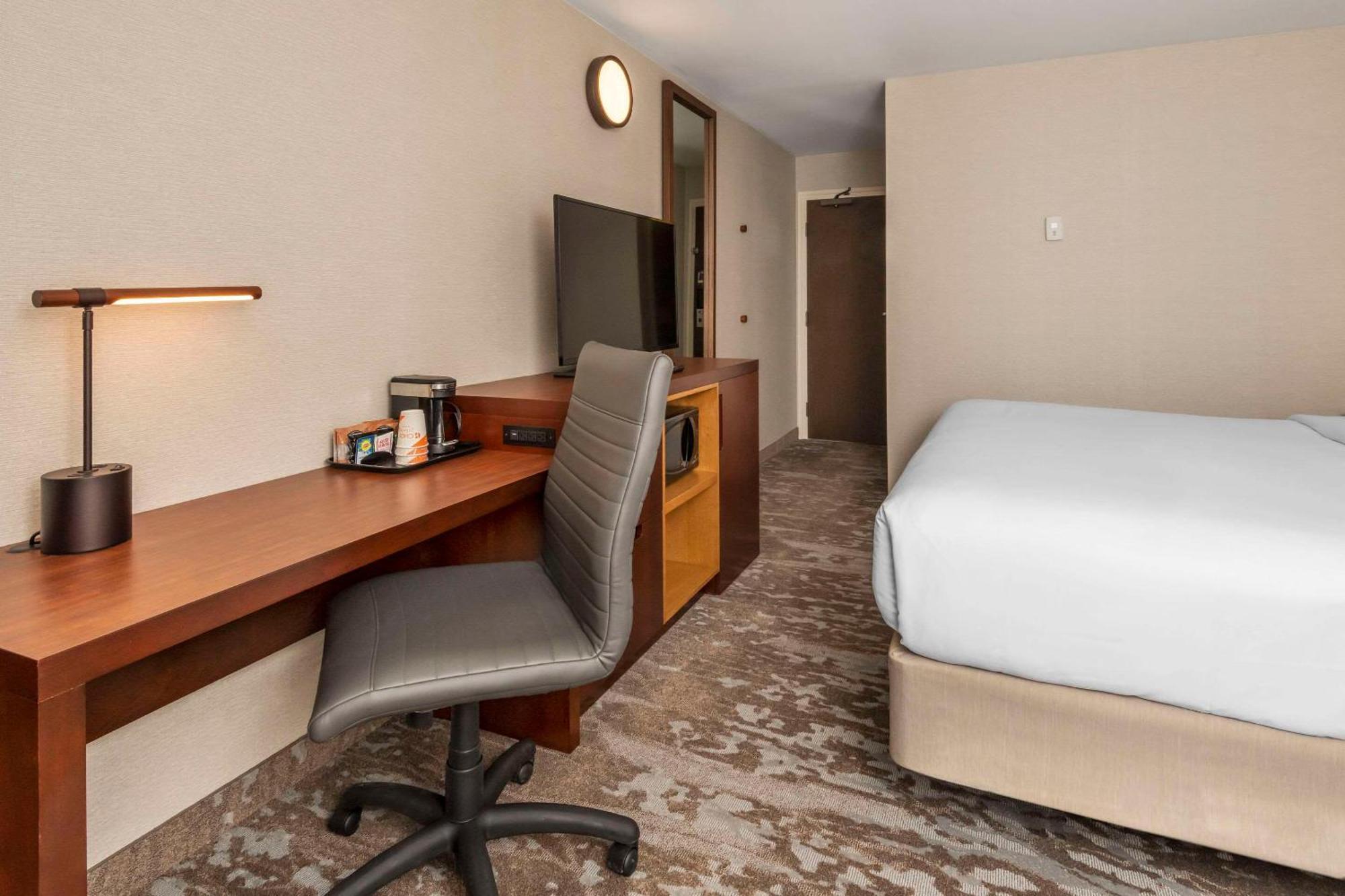 Comfort Inn Фредериктон Экстерьер фото