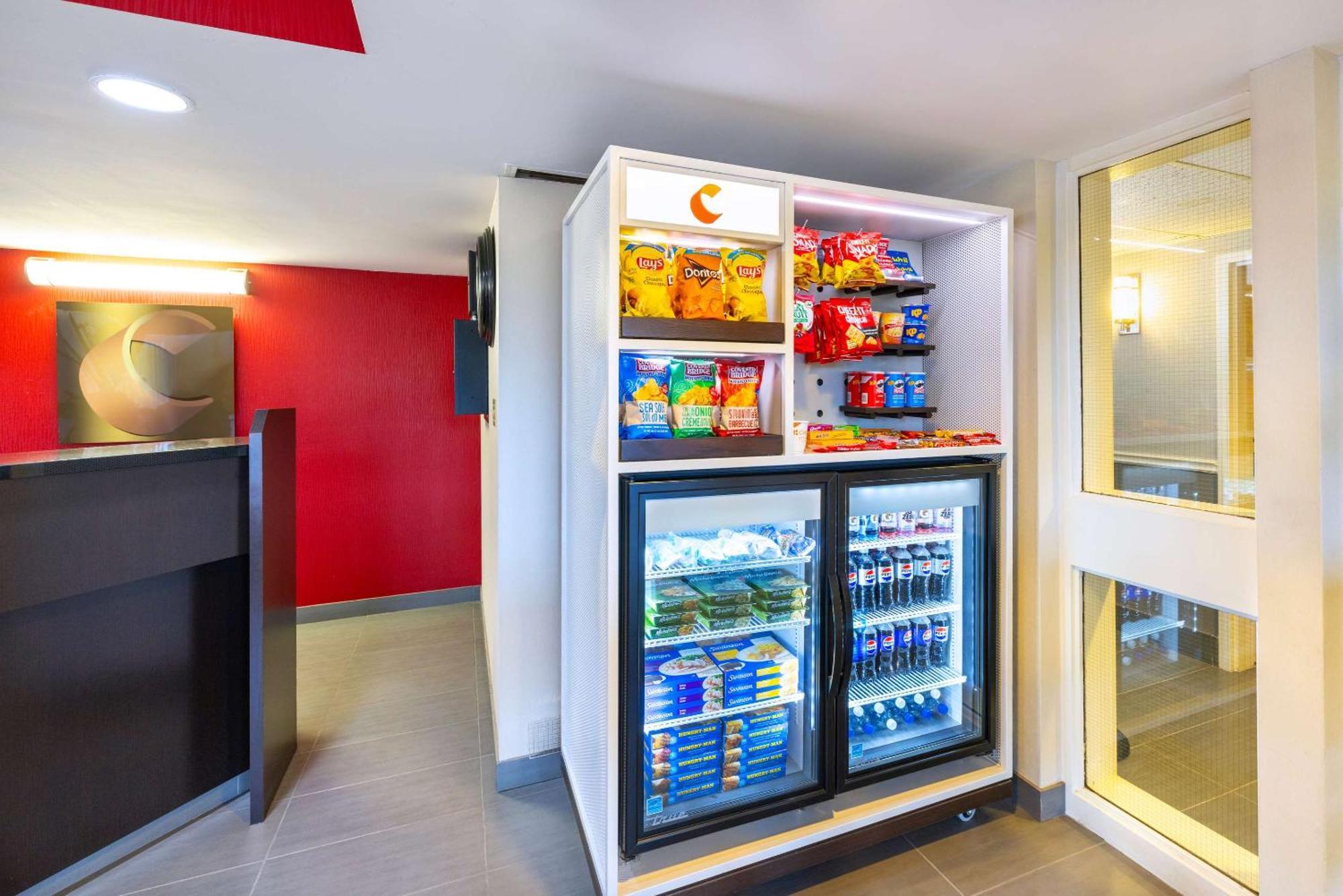 Comfort Inn Фредериктон Экстерьер фото